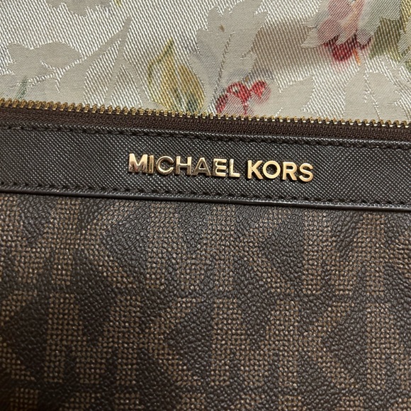 Michael Kors Large Clutch Wristlet - Picture 3 of 12